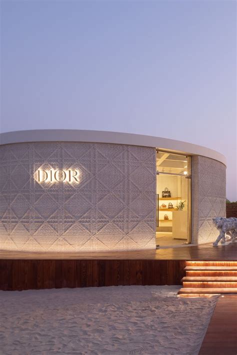 beach club dior dubai